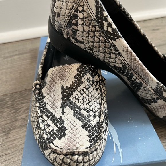 Nickels Soft Boa Print Loafers size 7 - Picture 4 of 5